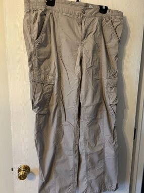 Women’s Lightweight Cargo Pants - Stone Gray Sz 18